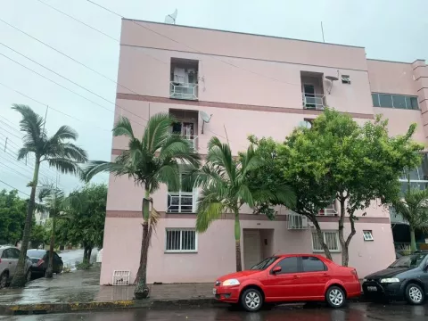 Kitnet com 1 banheiro para alugar no bairro Guaruja, Parobe