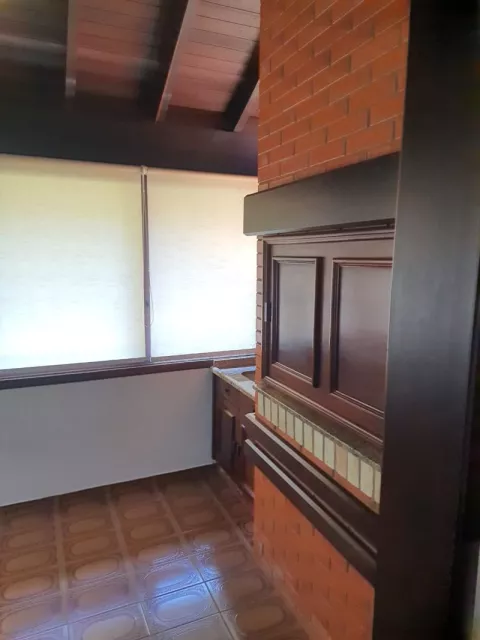 Apartamento com 4 quartos e 2 banheiros para alugar no bairro Centro, Igrejinha