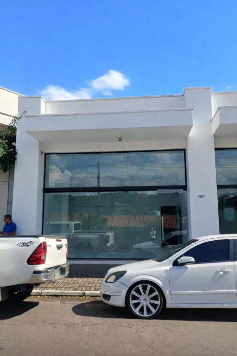 Prédio com 3 banheiros para alugar no bairro Centro, Parobe