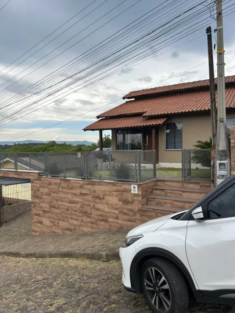 Casa com 3 quartos para alugar no bairro Petropolis, Taquara
