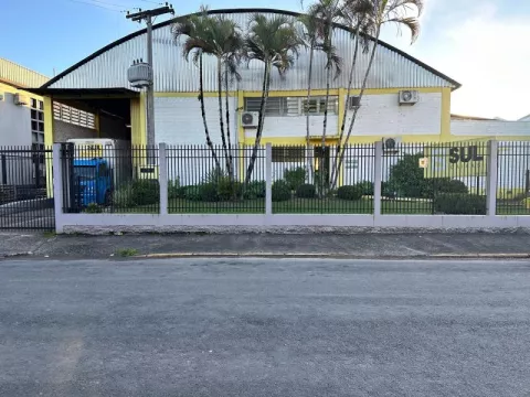 Prédio com 1300m² para alugar no bairro Bom Pastor, Igrejinha
