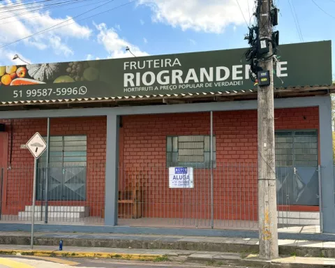 Prédio com 1 banheiro para alugar no bairro Santa Teresinha, Taquara